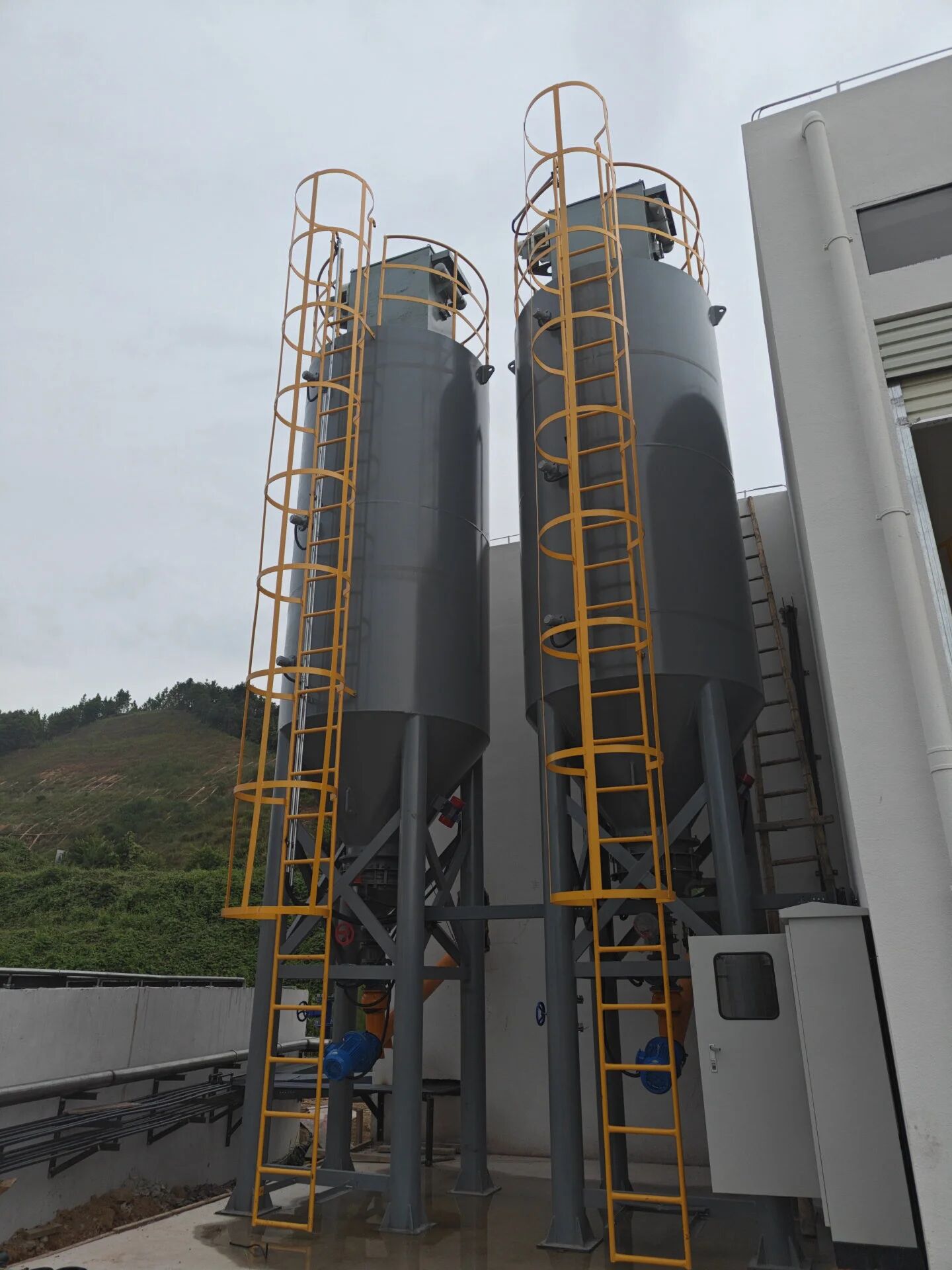 1105-2-6.jpg 1105-2-6.jpg